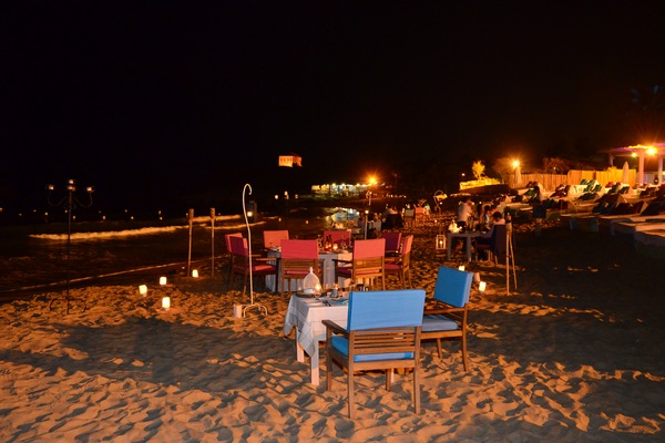 Romantic Beach Dinner at Edde Sands